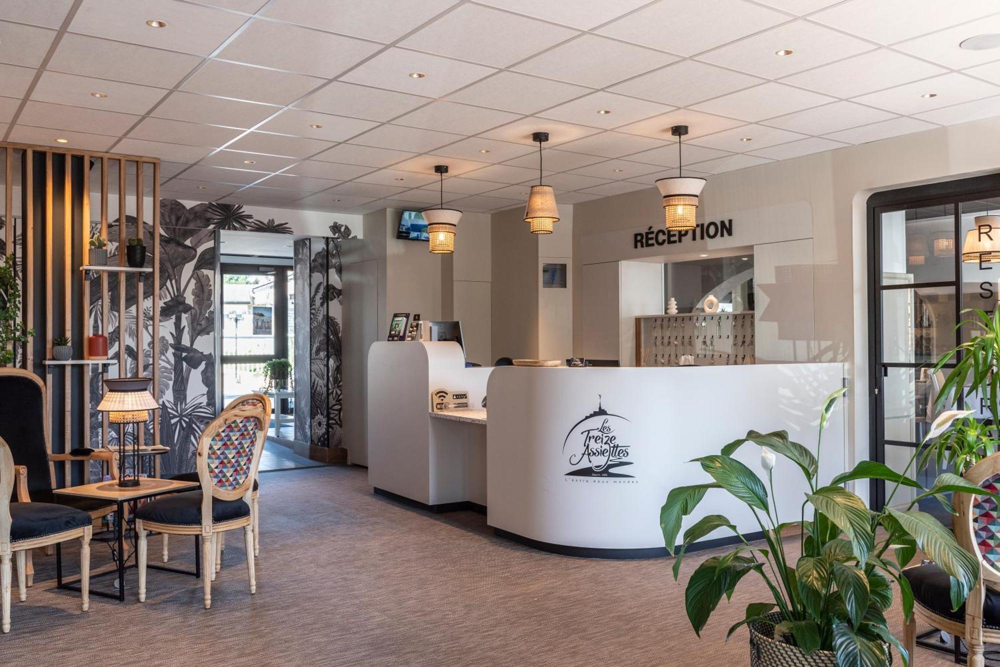 Hotel Restaurant Les 13 Assiettes Le Val-Saint-Pere Экстерьер фото