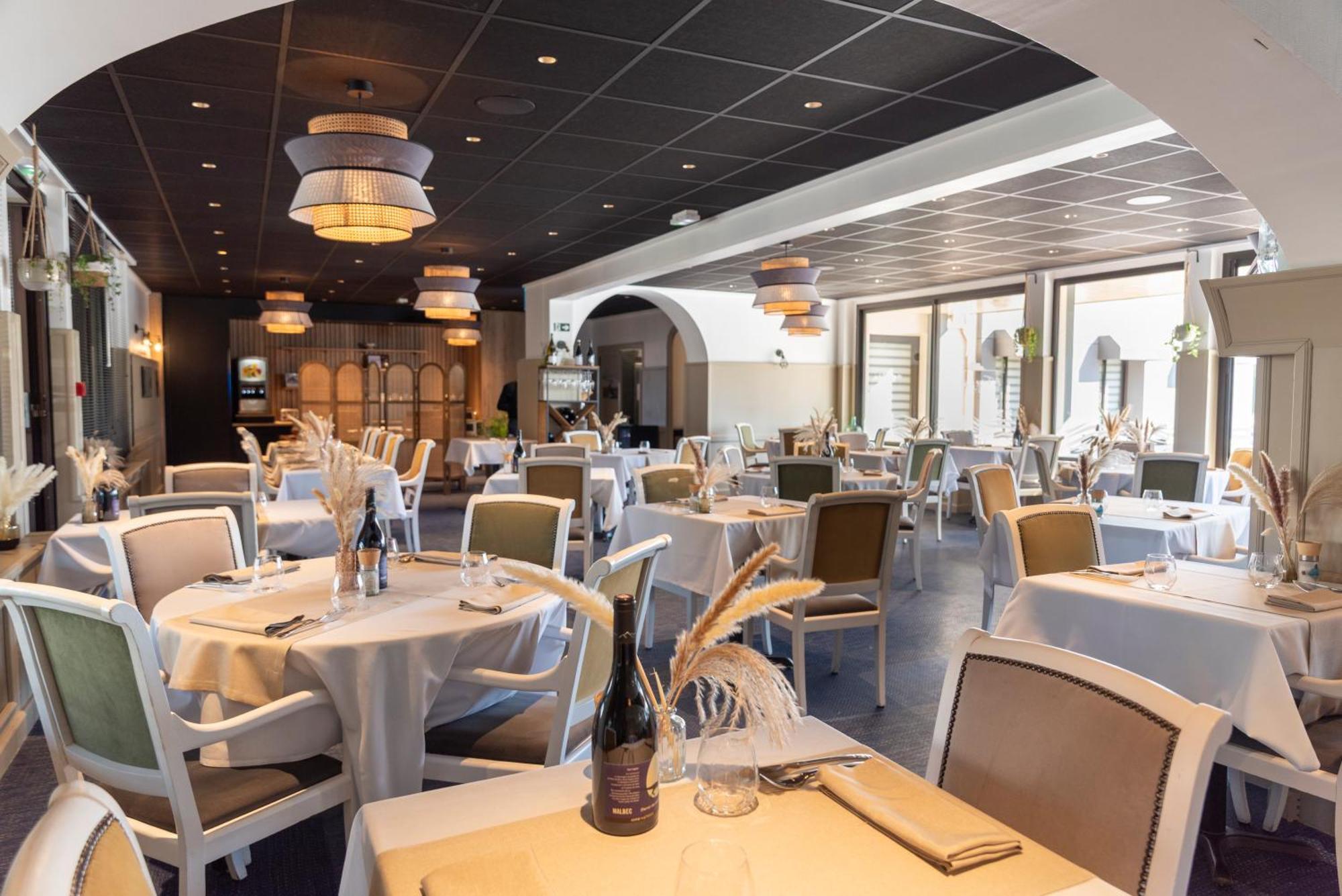 Hotel Restaurant Les 13 Assiettes Le Val-Saint-Pere Экстерьер фото
