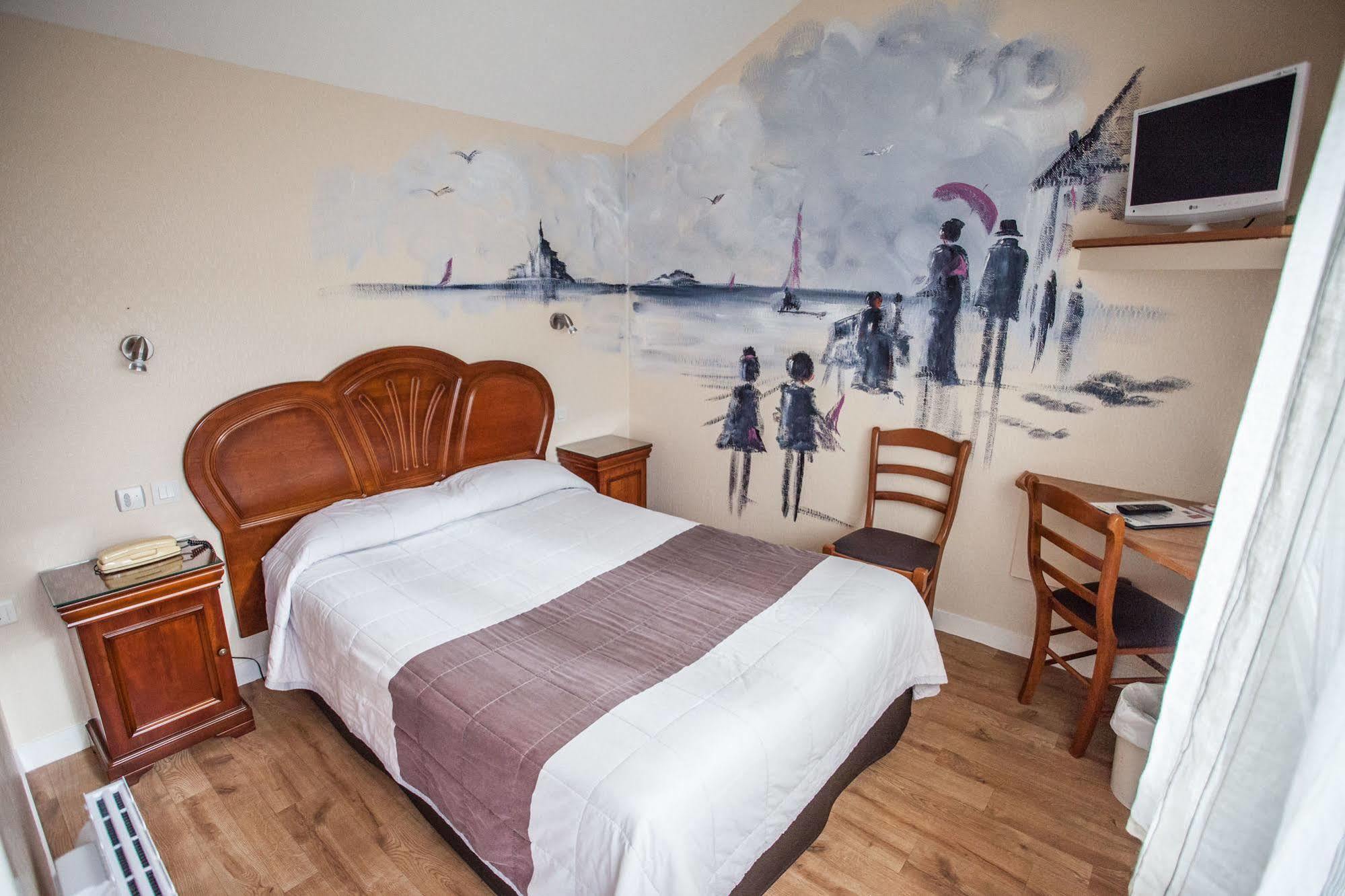 Hotel Restaurant Les 13 Assiettes Le Val-Saint-Pere Экстерьер фото