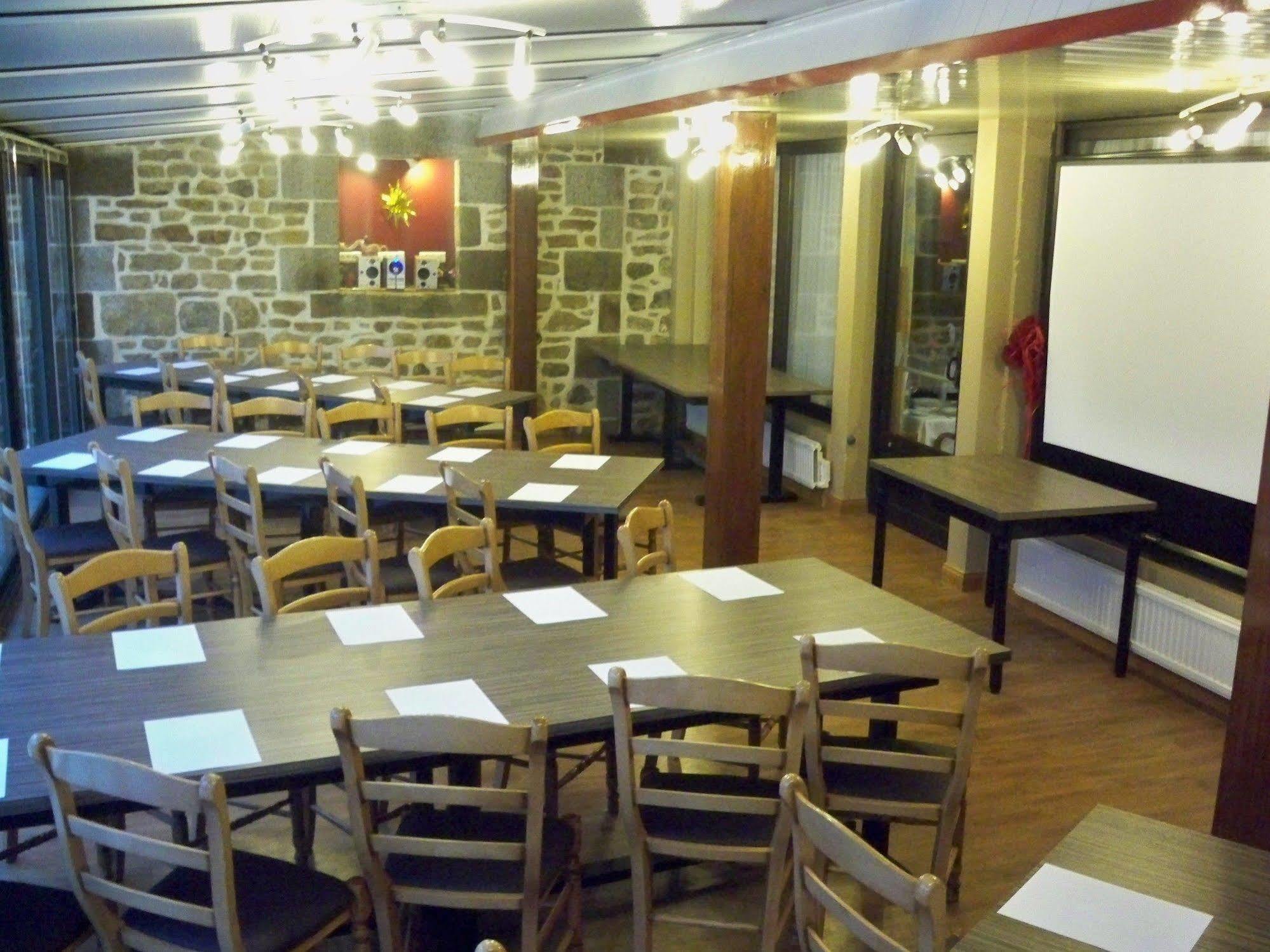 Hotel Restaurant Les 13 Assiettes Le Val-Saint-Pere Экстерьер фото