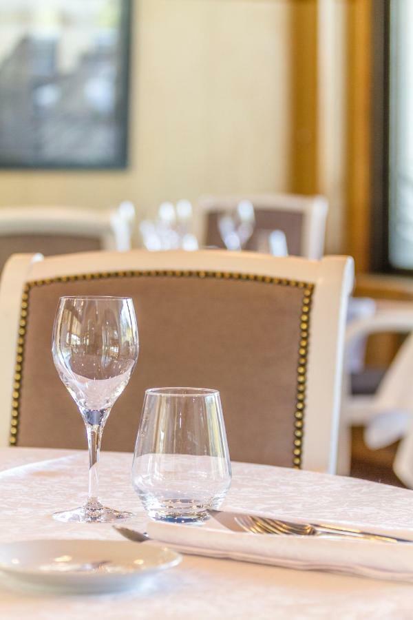 Hotel Restaurant Les 13 Assiettes Le Val-Saint-Pere Экстерьер фото